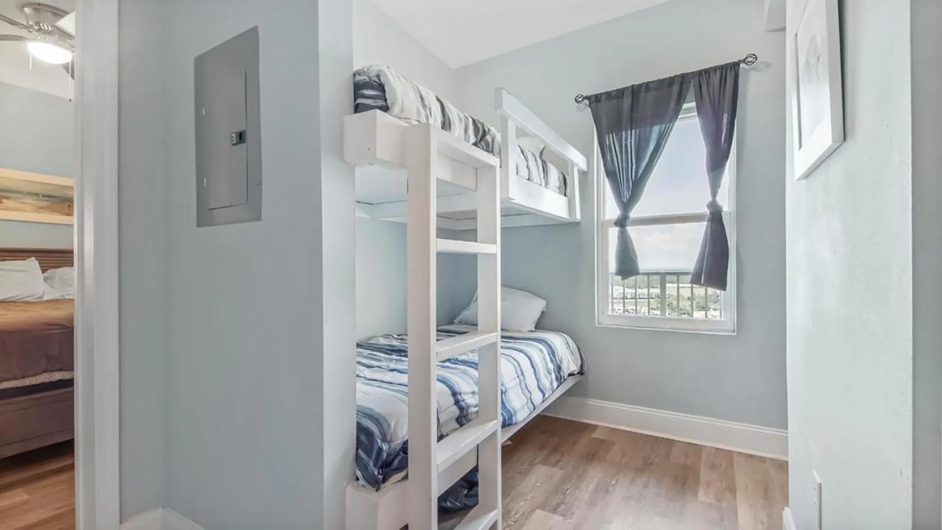 Apartment Laketown Wharf 1608 By Emerald Coast Retreats Panama City Beach