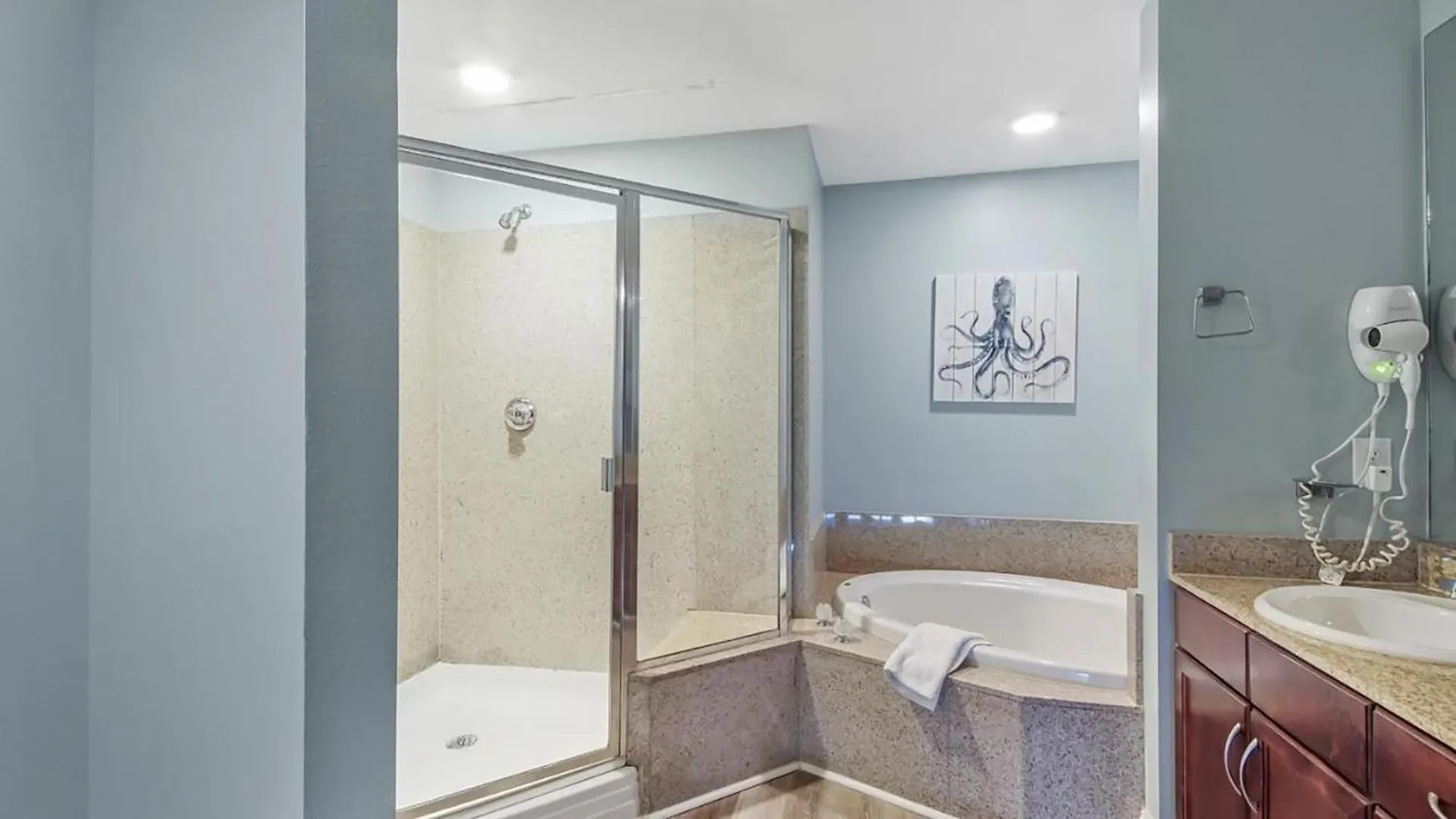 Laketown Wharf 1608 By Emerald Coast Retreats Panama City Beach Apartment