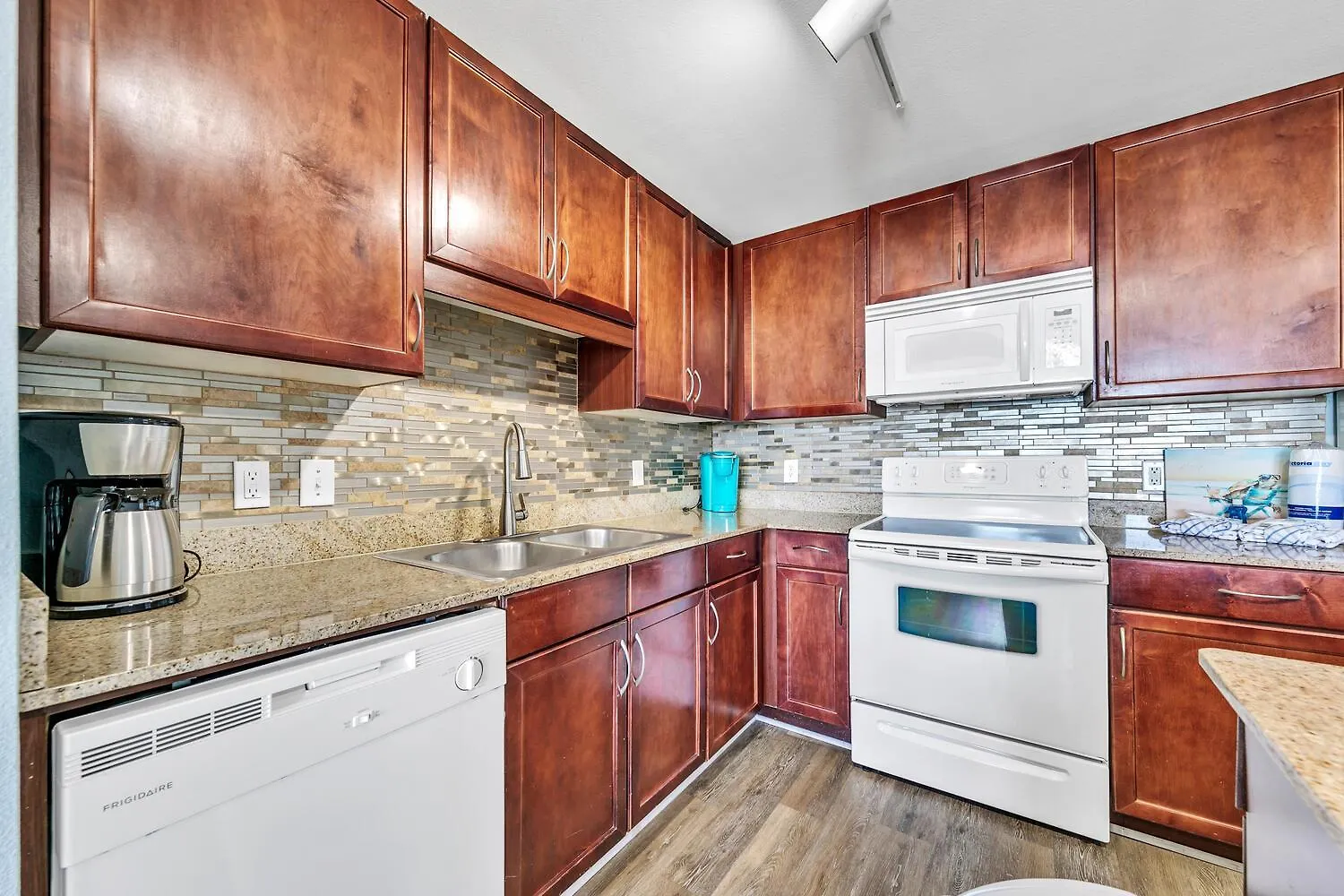 Laketown Wharf 1608 By Emerald Coast Retreats Panama City Beach Apartment