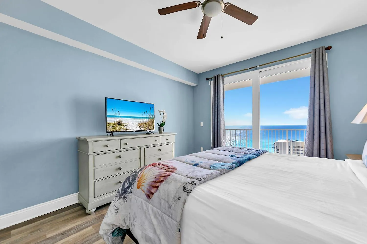 Apartment Laketown Wharf 1608 By Emerald Coast Retreats Panama City Beach United States