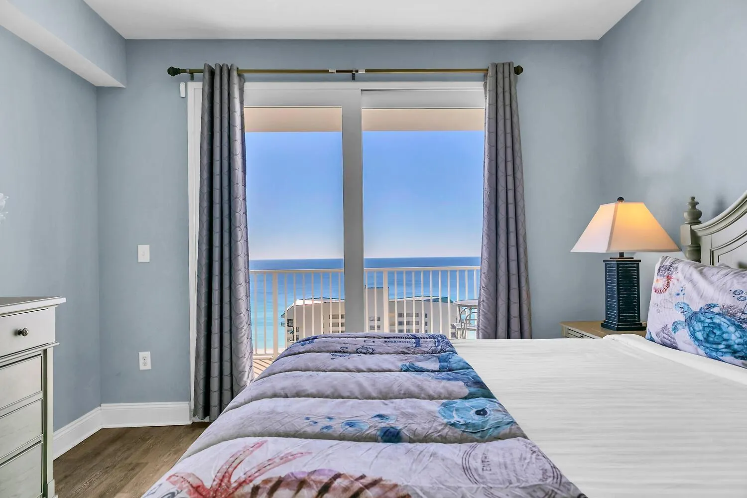 Apartment Laketown Wharf 1608 By Emerald Coast Retreats Panama City Beach
